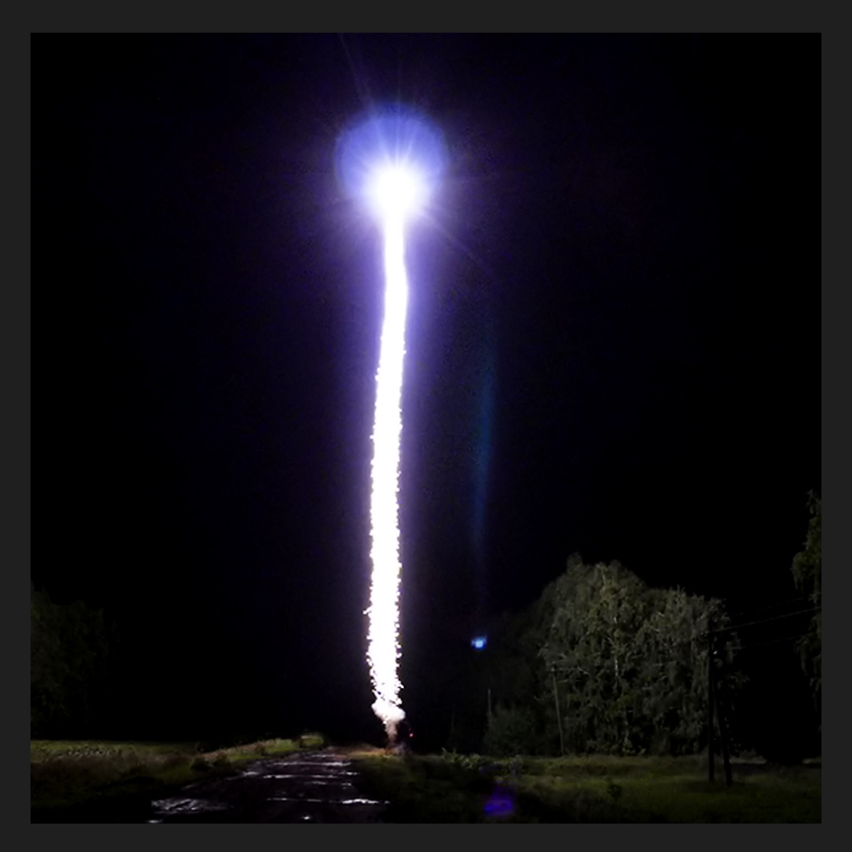 Римская свеча 1,85"  *8 зар.  Silver tail