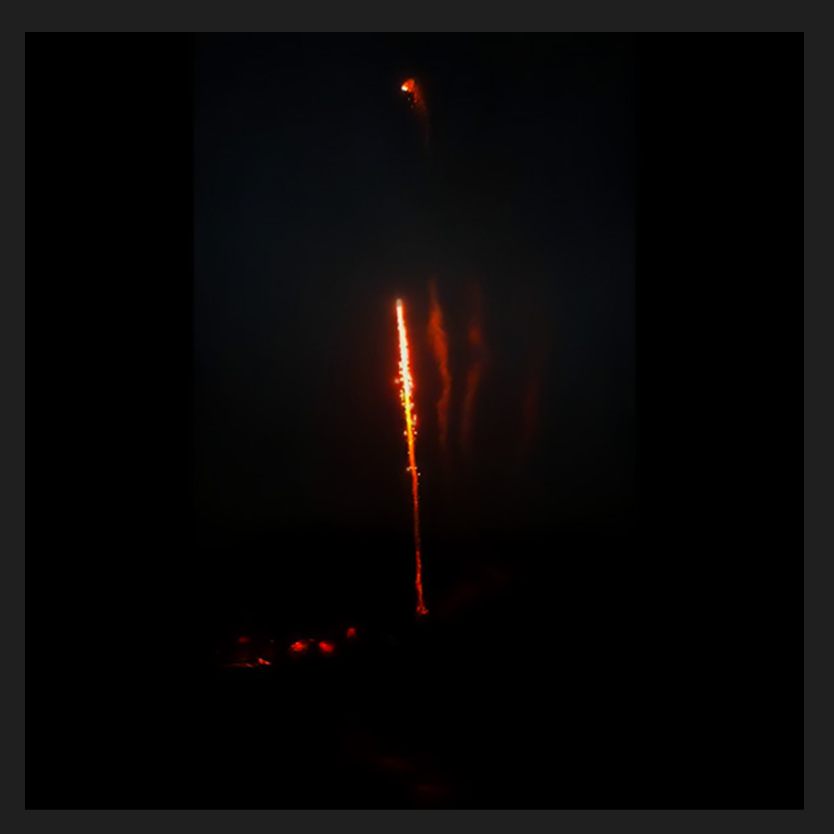 Римская свеча 1,85"  *8 зар.  Red strobe tail